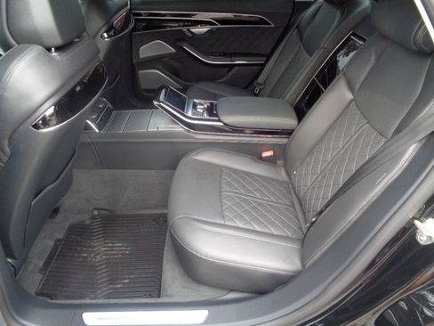 Used 2023 Audi S8 AWD/4WD image 6