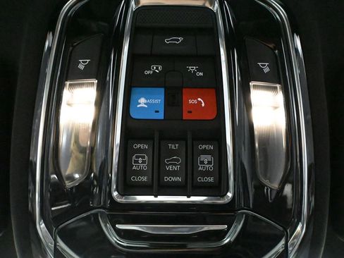 Used 2022 Jeep Grand Cherokee Overland w/ Luxury Tech Group IV image 39