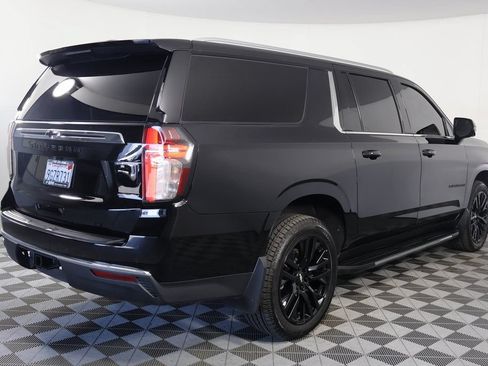 Used 2023 Chevrolet Suburban LT w/ LT Signature Package RWD image 3