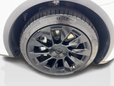 Used 2023 Tesla Model Y Long Range AWD/4WD image 82
