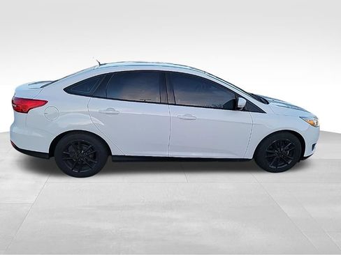 Used 2017 Ford Focus SE image 22