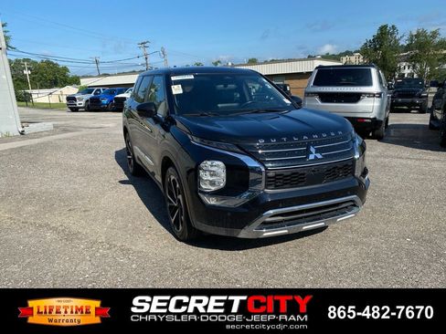 Used 2022 Mitsubishi Outlander SE AWD/4WD image 3