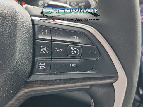 Used 2023 Jeep Grand Cherokee L Limited AWD/4WD image 8