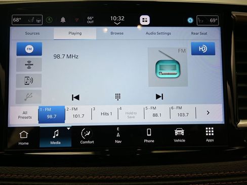 Used 2023 Chrysler Pacifica Pinnacle FWD image 28