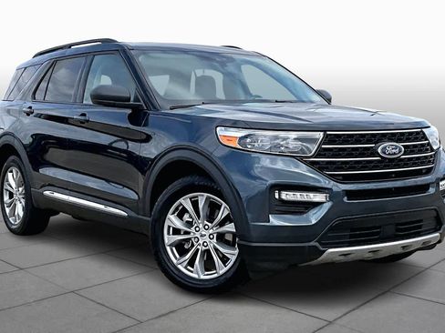 Used 2022 Ford Explorer XLT w/ Equipment Group 202A image 3