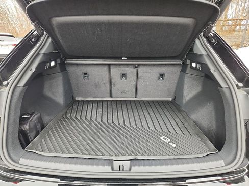 Used 2024 Audi Q4 e-tron Premium Plus image 33