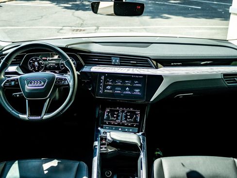 Used 2022 Audi e-tron Premium AWD/4WD image 14