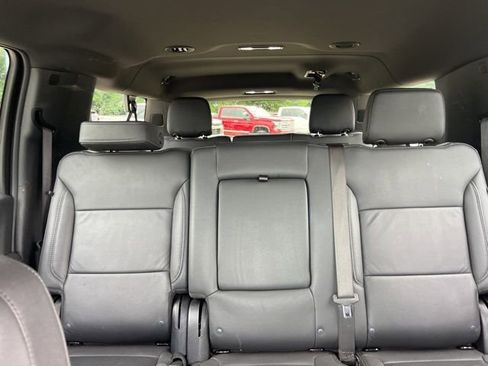 Used 2025 Chevrolet Suburban Z71 AWD/4WD image 36