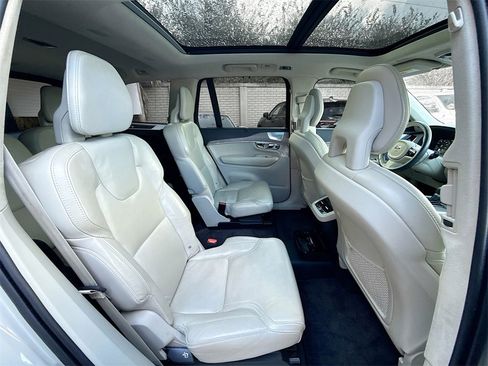 Used 2022 Volvo XC90 T6 Inscription w/ Lounge Package image 32