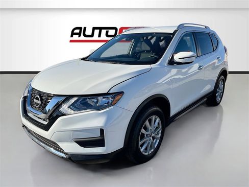 Used 2020 Nissan Rogue SV image 3