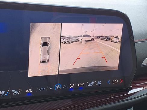 Used 2024 Chevrolet Traverse RS image 22