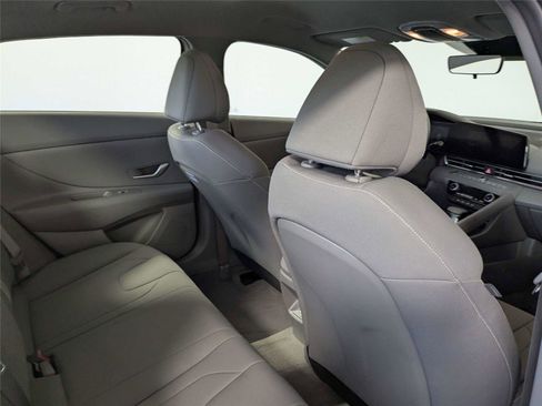 Used 2024 Hyundai Elantra SEL image 21