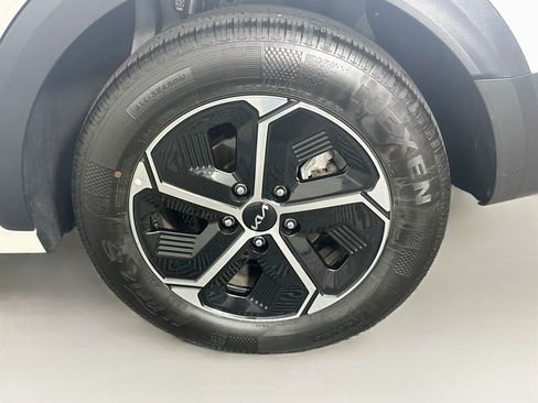 Used 2026 Kia Niro LX FWD image 11