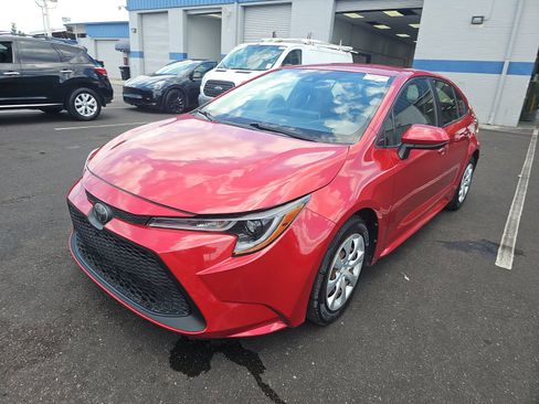 Used 2020 Toyota Corolla LE FWD image 2