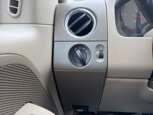 Used 2005 Ford F150 XLT image 37