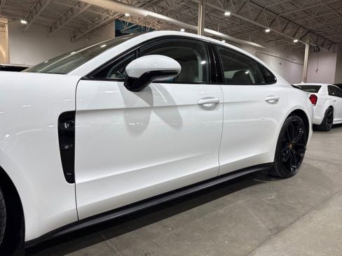 Used 2017 Porsche Panamera image 26