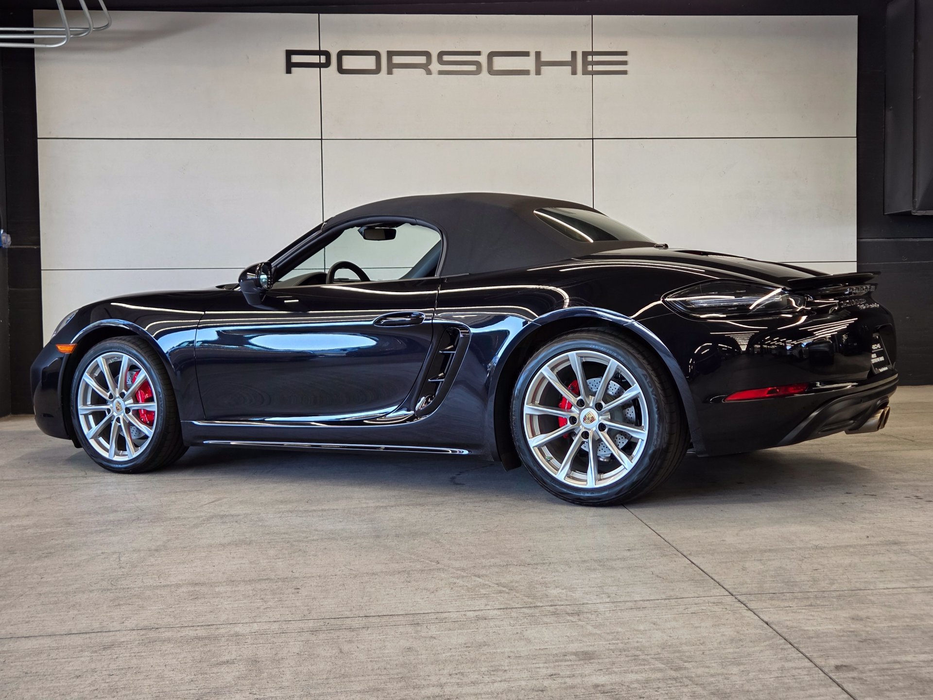 Certified 2023 Porsche 718 Boxster S RWD image 3
