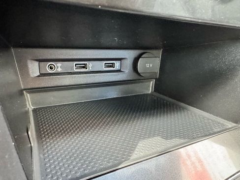 Used 2018 Volkswagen Tiguan SE w/ Panoramic Sunroof Package image 26