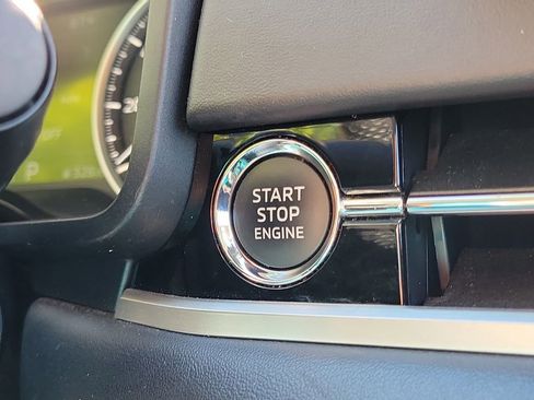 Used 2024 Mitsubishi Outlander SE image 36