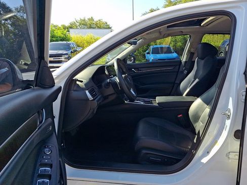 Used 2018 Honda Accord Touring image 15
