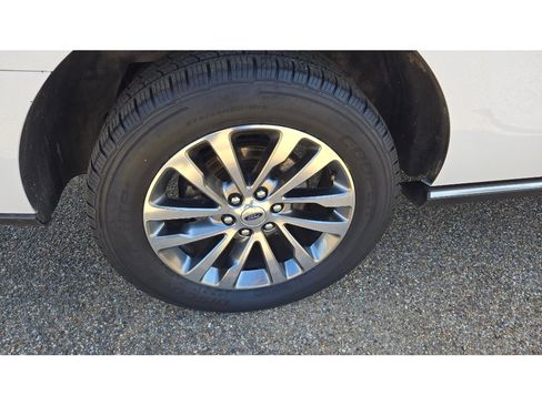 Used 2018 Ford Expedition Limited RWD image 11