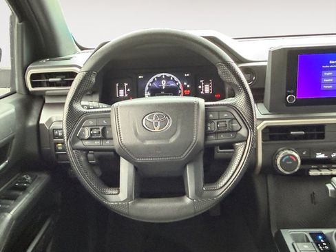 Certified 2025 Toyota Tacoma SR5 AWD/4WD image 22