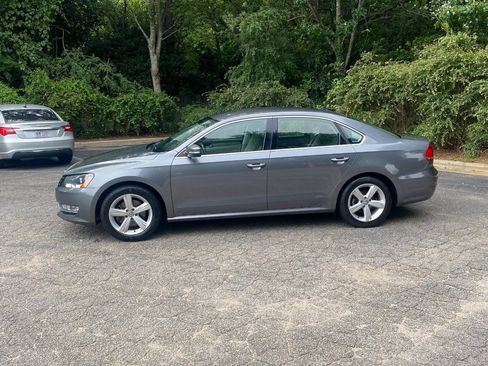 Used 2015 Volkswagen Passat 1.8T Limited Edition FWD image 8