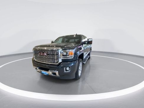 Used 2019 GMC Sierra 2500 Denali w/ Suspension Package, Off-Road AWD/4WD image 4