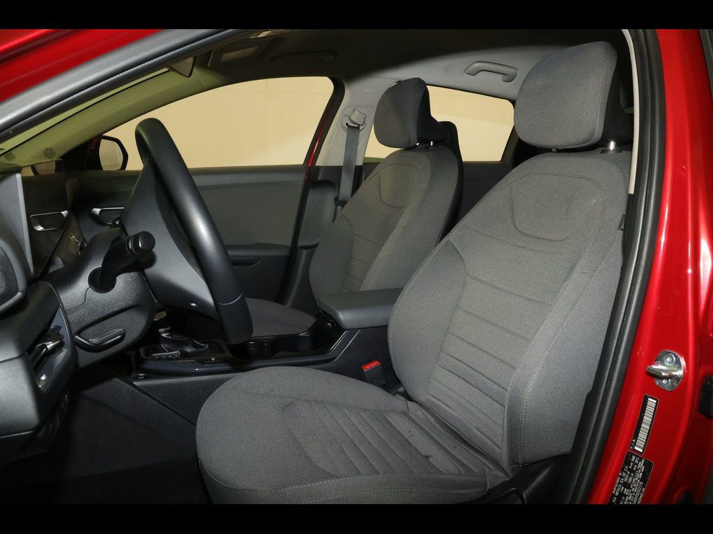 Used 2025 Kia K4 EX FWD image 12