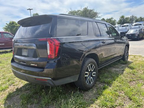 Used 2023 GMC Yukon XL AT4 w/ AT4 Premium Plus Package AWD/4WD image 8