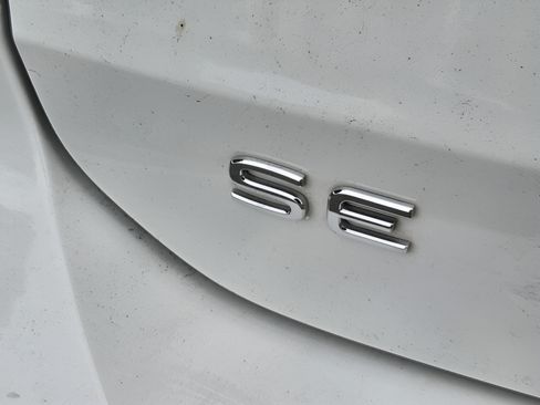 Used 2022 Volkswagen Taos SE AWD/4WD image 32
