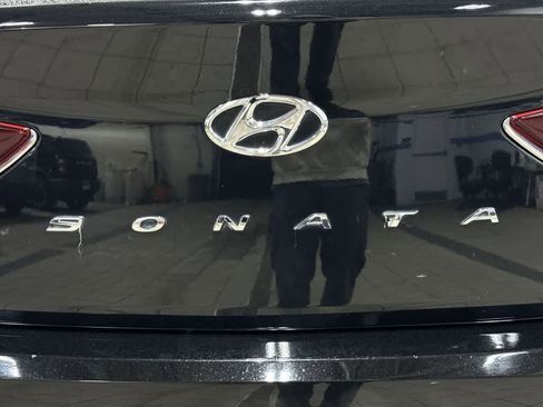 Used 2018 Hyundai Sonata Limited w/ Cargo Package FWD image 25