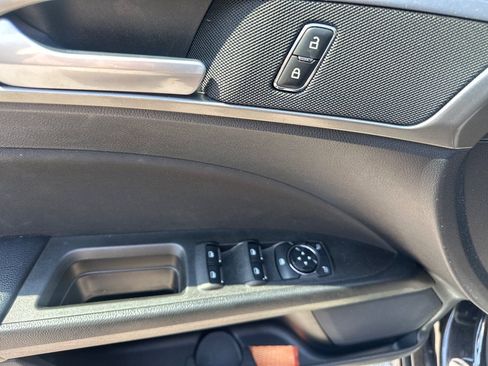 Used 2020 Ford Fusion SE FWD image 10