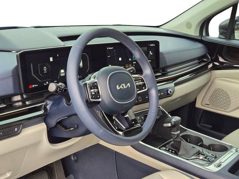 Used 2025 Kia Carnival SX Prestige FWD image 17