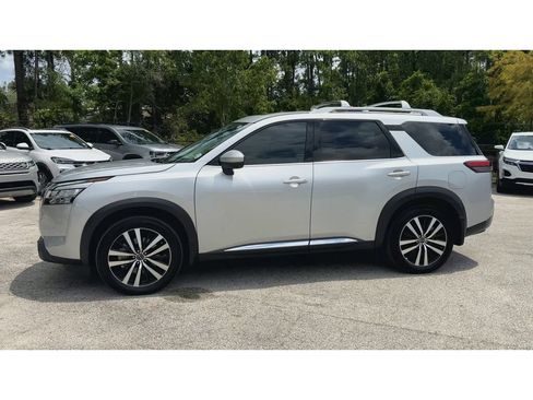Used 2024 Nissan Pathfinder Platinum w/ Cargo Package FWD image 5