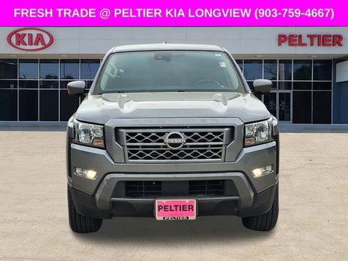 Used 2022 Nissan Frontier SV image 2