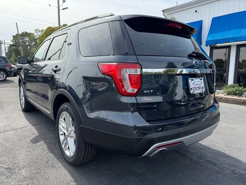 Used 2017 Ford Explorer XLT w/ Equipment Group 202A image 7