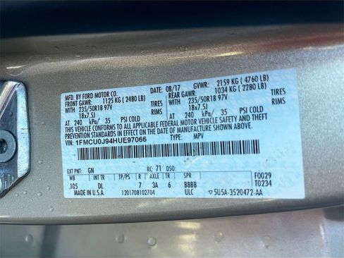 Used 2017 Ford Escape Titanium image 31