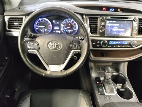 Used 2019 Toyota Highlander XLE AWD/4WD image 22