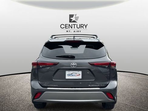 Used 2024 Toyota Highlander Platinum image 3