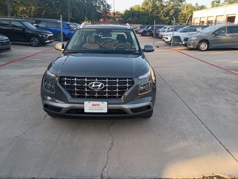 Used 2025 Hyundai Venue SEL FWD image 5