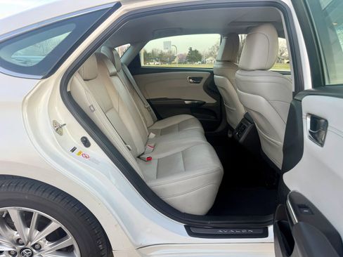 Used 2018 Toyota Avalon Limited FWD image 29