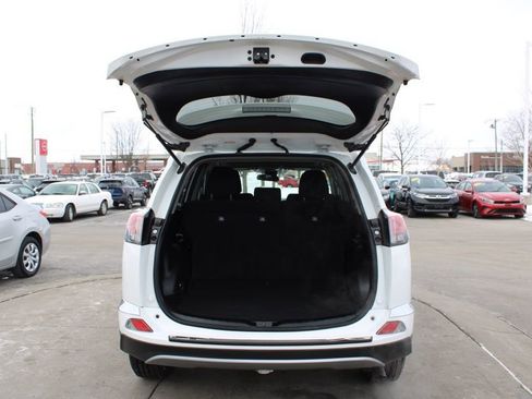 Used 2018 Toyota RAV4 XLE image 10