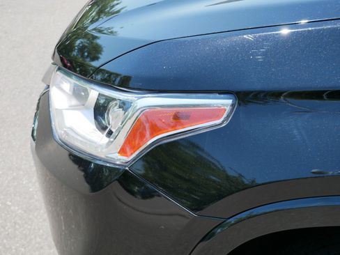 Used 2019 Chevrolet Traverse Premier AWD/4WD image 16