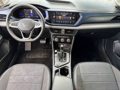 Used 2023 Volkswagen Taos SE w/ Panoramic Sunroof Package image 13