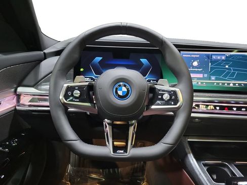 Used 2026 BMW 750e xDrive AWD/4WD image 25