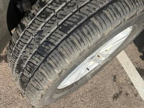 Used 2020 Ford Explorer XLT w/ Equipment Group 202A RWD image 11