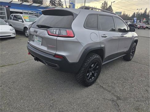 Used 2019 Jeep Cherokee Trailhawk image 8