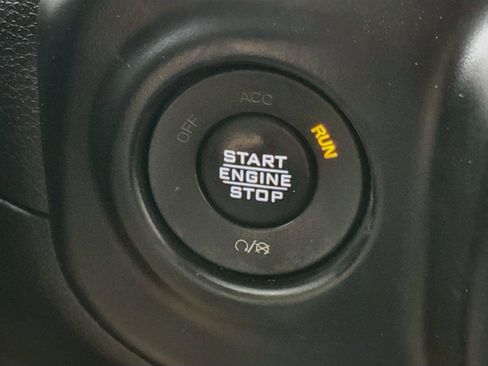 Used 2021 Jeep Wrangler Unlimited Sahara AWD/4WD image 18