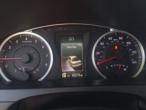 Used 2017 Toyota Camry SE image 11